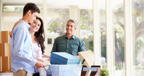 parents help college student pack for school