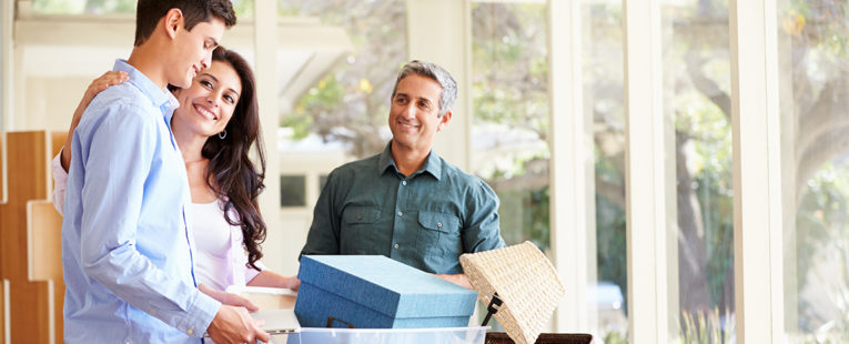 parents help college student pack for school