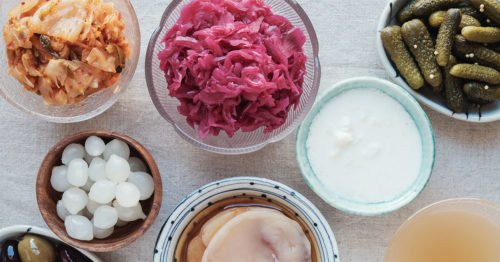 examples of foods with probiotics, including pickled pearl onions, yogurt, saurkraut and pickles