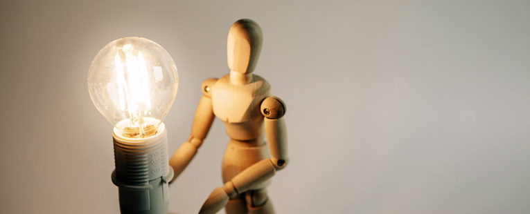 Wooden mannequin getting idea about change management