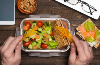 healthy weight loss example of nutritious lunch at work