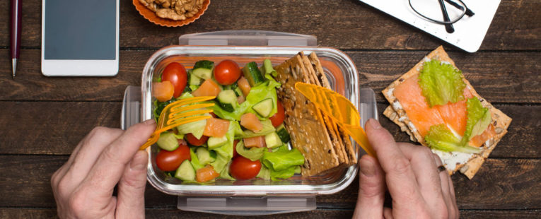 healthy weight loss example of nutritious lunch at work
