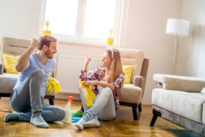 couple cleaning