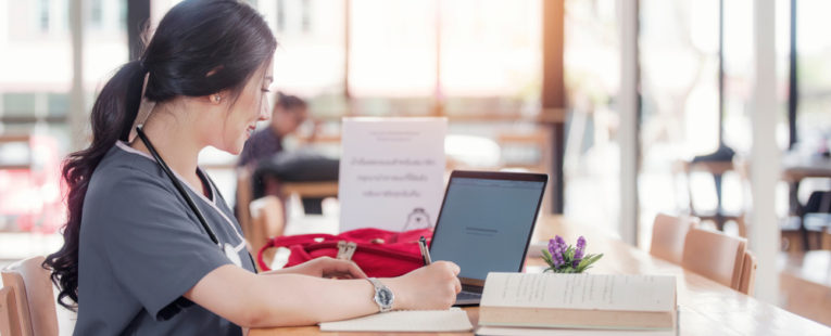 A student looks online for RN to BSN programs.