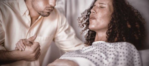 A mother in labor thinks about the different ways to manage pain.